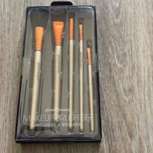 Makeup Brushes by Glam & Beauty